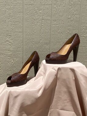 Stuart Weitzman 8 Brown Wicker Peep Toe Heels